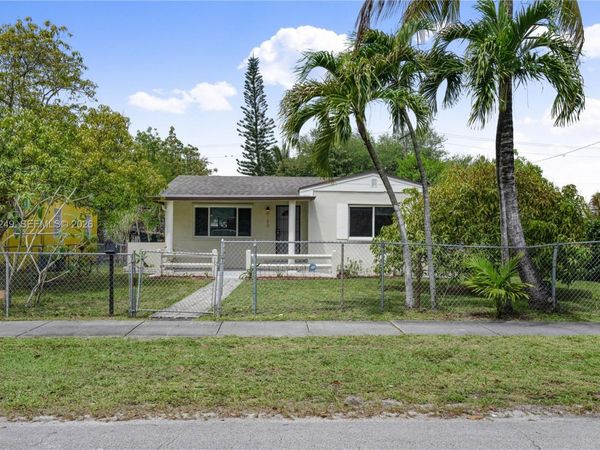 180 Seaman Ave, Opa-Locka, FL 33054