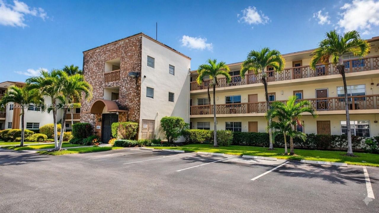 16900 NE 14th Ave, Unit 305, Miami, FL 33162 Photo