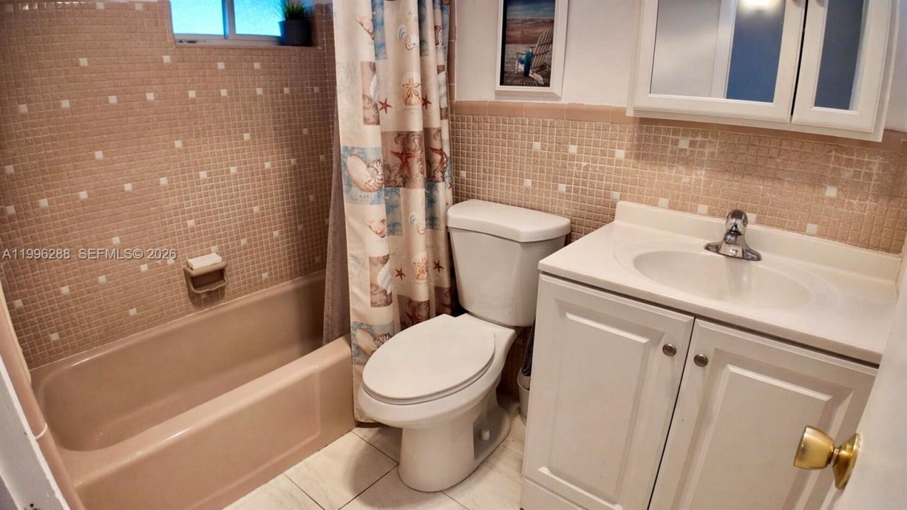 16900 NE 14th Ave, Unit 305, Miami, FL 33162 Photo