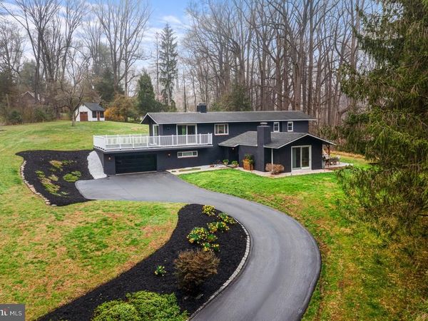 2 WALNUT RIDGE ROAD, GREENVILLE, DE 19807