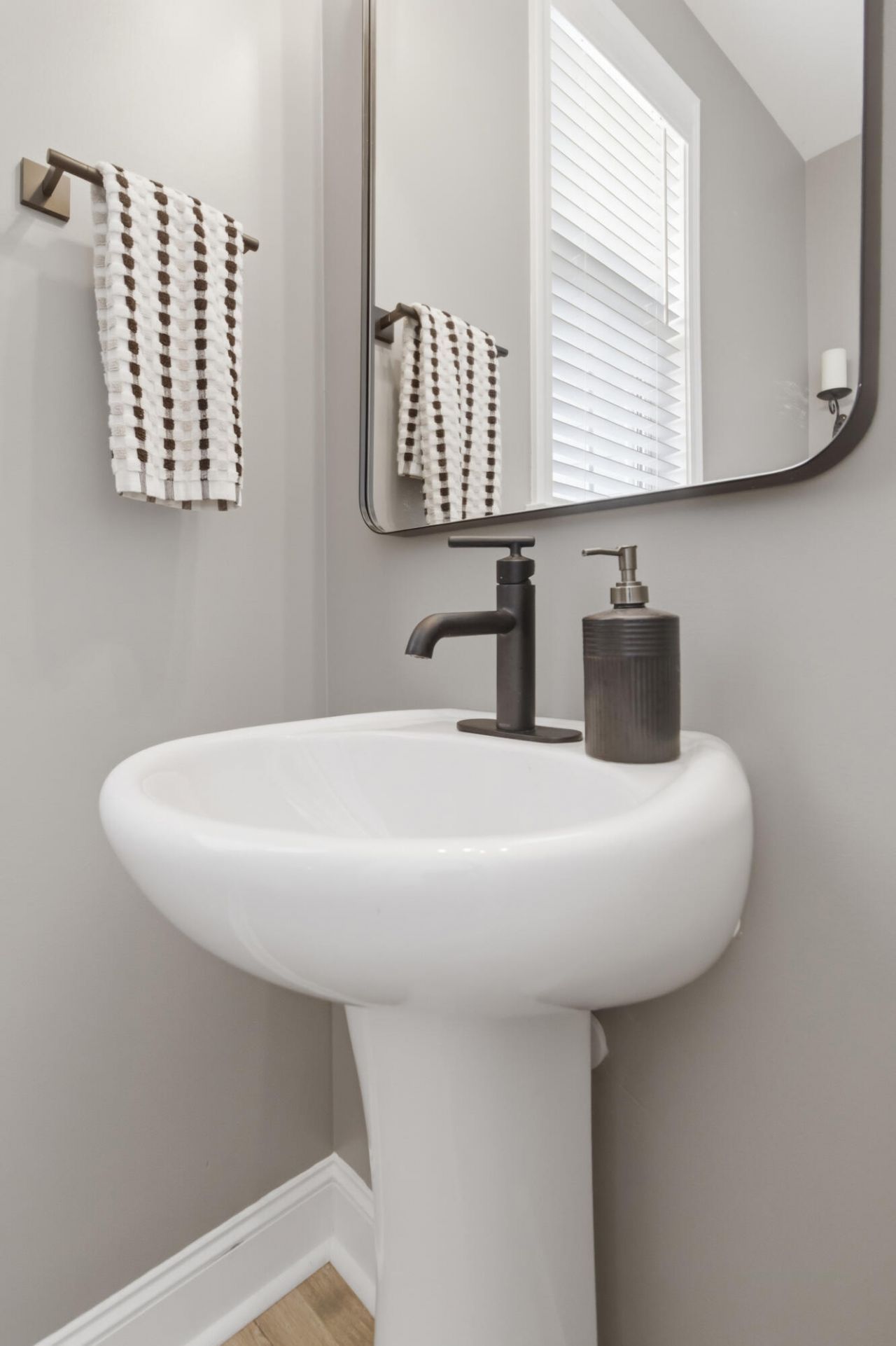 107 Abbey Terrace Road Photo 55