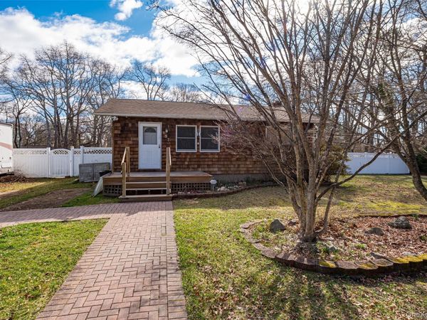 157 Hawthorne Street , Mastic, NY 11950