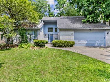 3195 Green Oaks Drive, West Bloomfield Twp, MI 48324