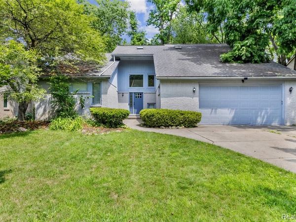 3195 Green Oaks Drive, West Bloomfield Twp, MI 48324