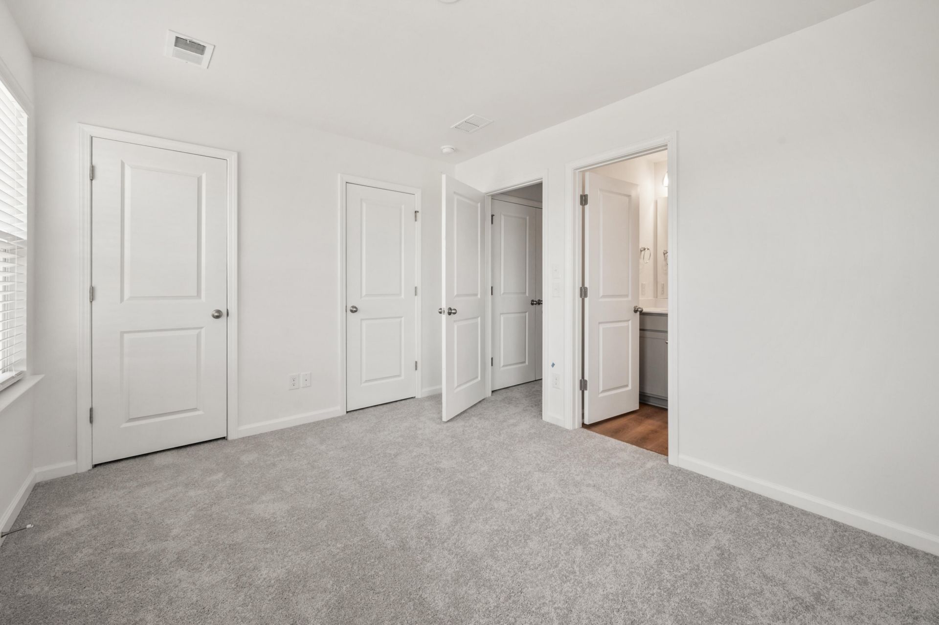 4633 Forest Hills Drive Photo 19