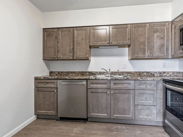 10 N Johnson Street, Andrew, IA 52030