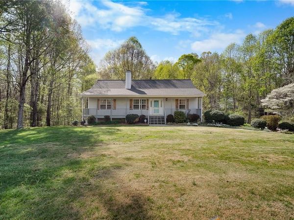 7598 Hampton Road , Clemmons, NC 27012