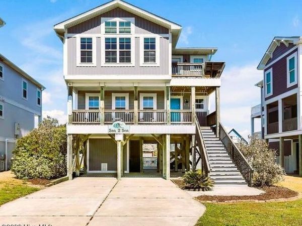 118 W Dolphin Drive, Oak Island, NC 28465