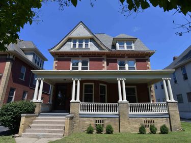 919 W MOSS Avenue, Peoria, IL 61606