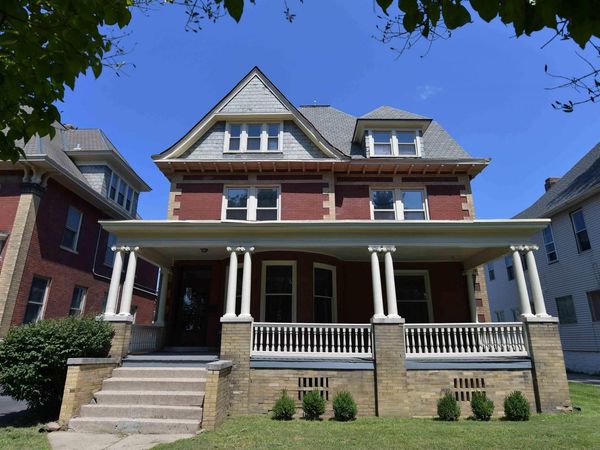 919 W MOSS Avenue, Peoria, IL 61606