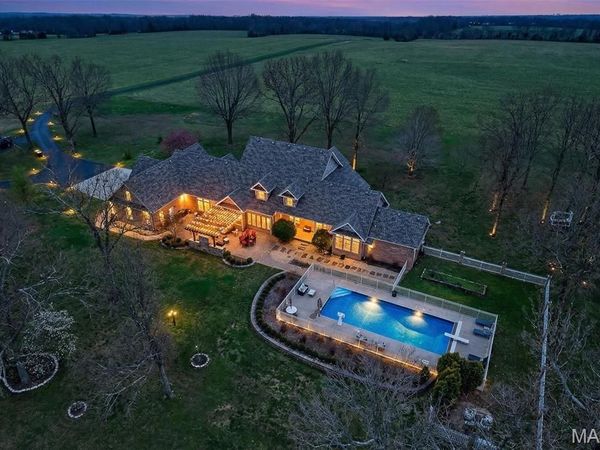 16495 Pecan Drive , Lebanon, MO 65536