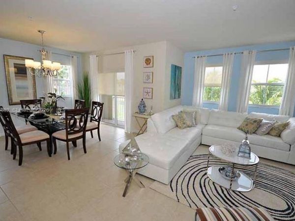 8900 NW 97th Ave, Unit 206, Doral, FL 33178