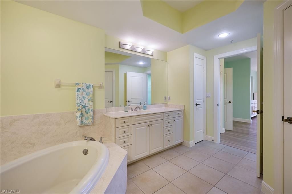5702 Cape Harbour Dr, Unit 204, Cape Coral, FL 33914 Photo