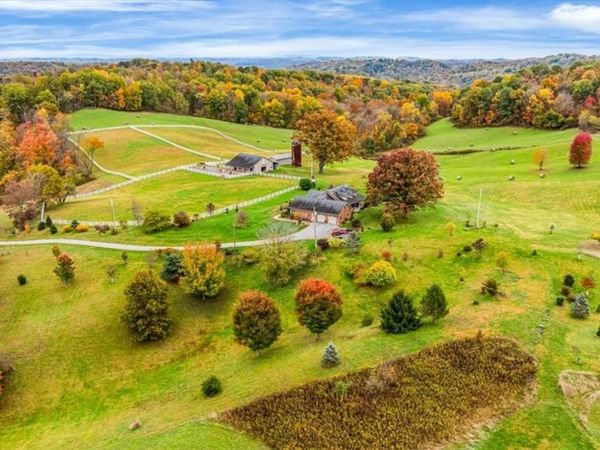 150 Holsing Ln, Tarentum, PA 15084