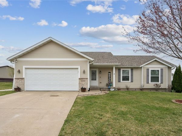 5645 Prairie Hill Ct , Marion, IA 52302