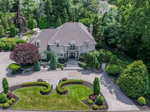 22 Fawn Dr, Montville, NJ 07045