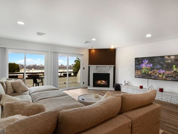 300 Gorge Rd, Cliffside Park, NJ 07010