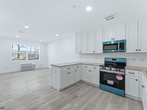 95 Shepherds Ln, Unit B302, Totowa, NJ 07512