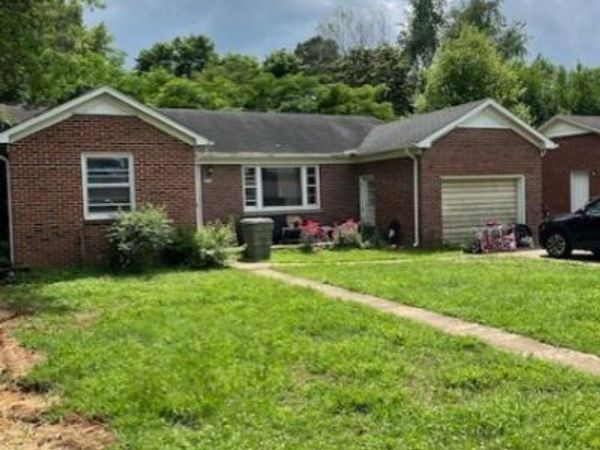 607 4th St , Lawrenceburg, TN 38464