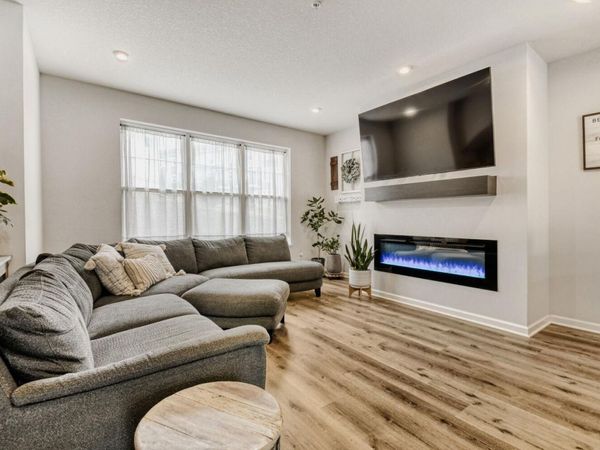 2214 Gateway Curve , North Saint Paul, MN 55109