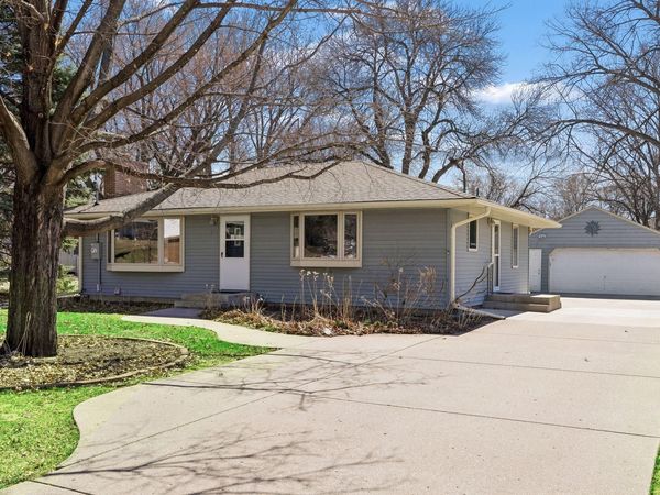 1988 Eldridge Avenue W, Roseville, MN 55113