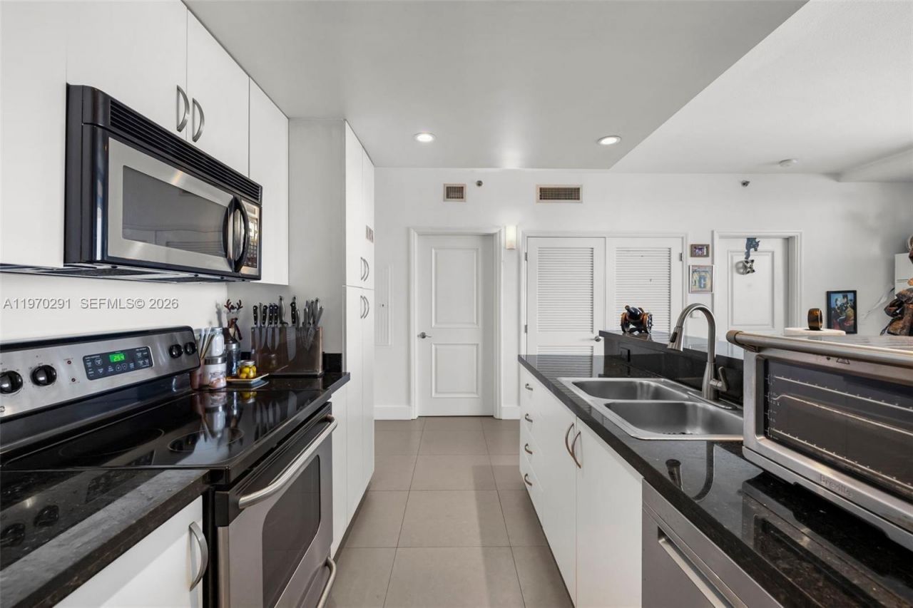 1401 SW 22nd St, Unit 1503, Miami, FL 33145 Photo