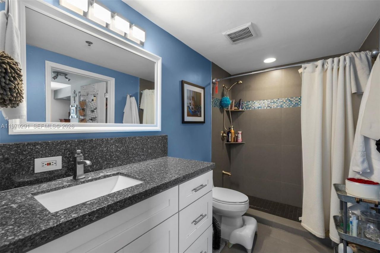 1401 SW 22nd St, Unit 1503, Miami, FL 33145 Photo