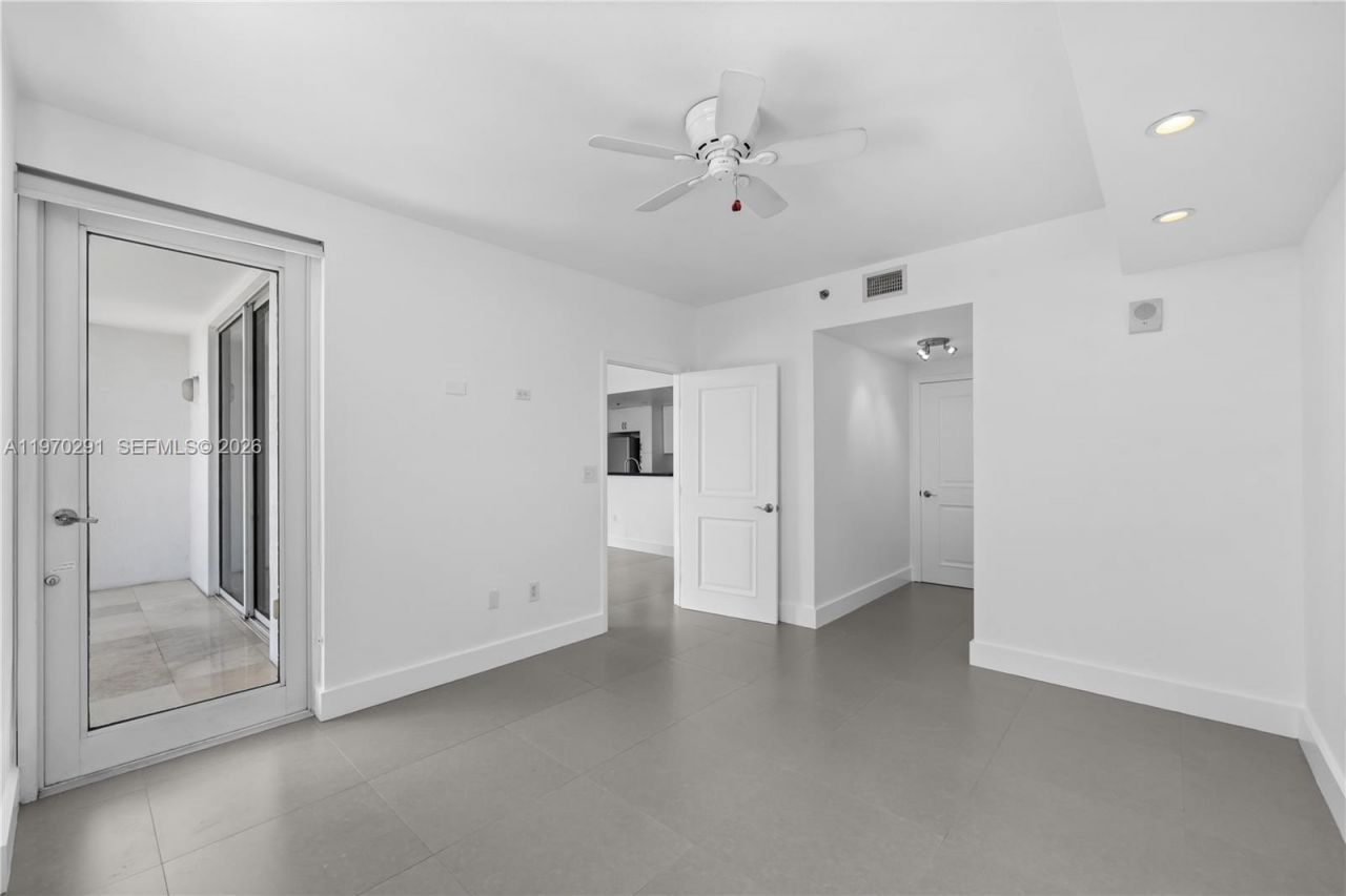 1401 SW 22nd St, Unit 1503, Miami, FL 33145 Photo