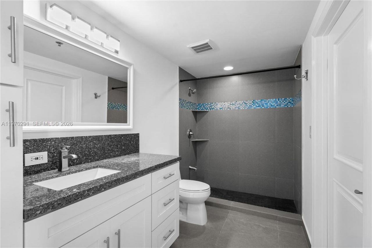 1401 SW 22nd St, Unit 1503, Miami, FL 33145 Photo