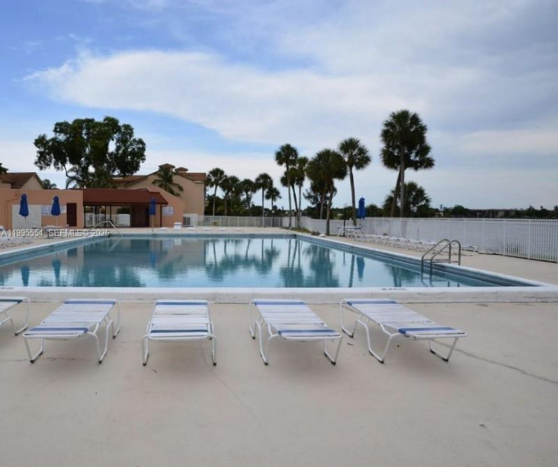 20850 San Simeon Way, Unit 408-5, Miami, FL 33179 Photo