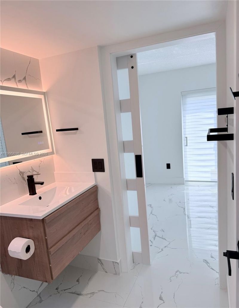 8660 NW 5th Ter, Unit 15-108, Miami, FL 33126 Photo