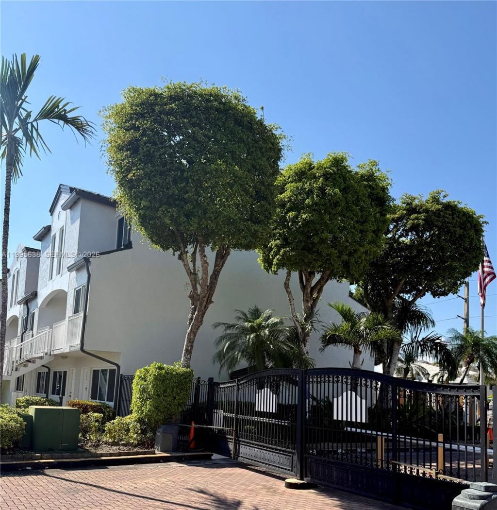 8660 NW 5th Ter, Unit 15-108, Miami, FL 33126 Photo