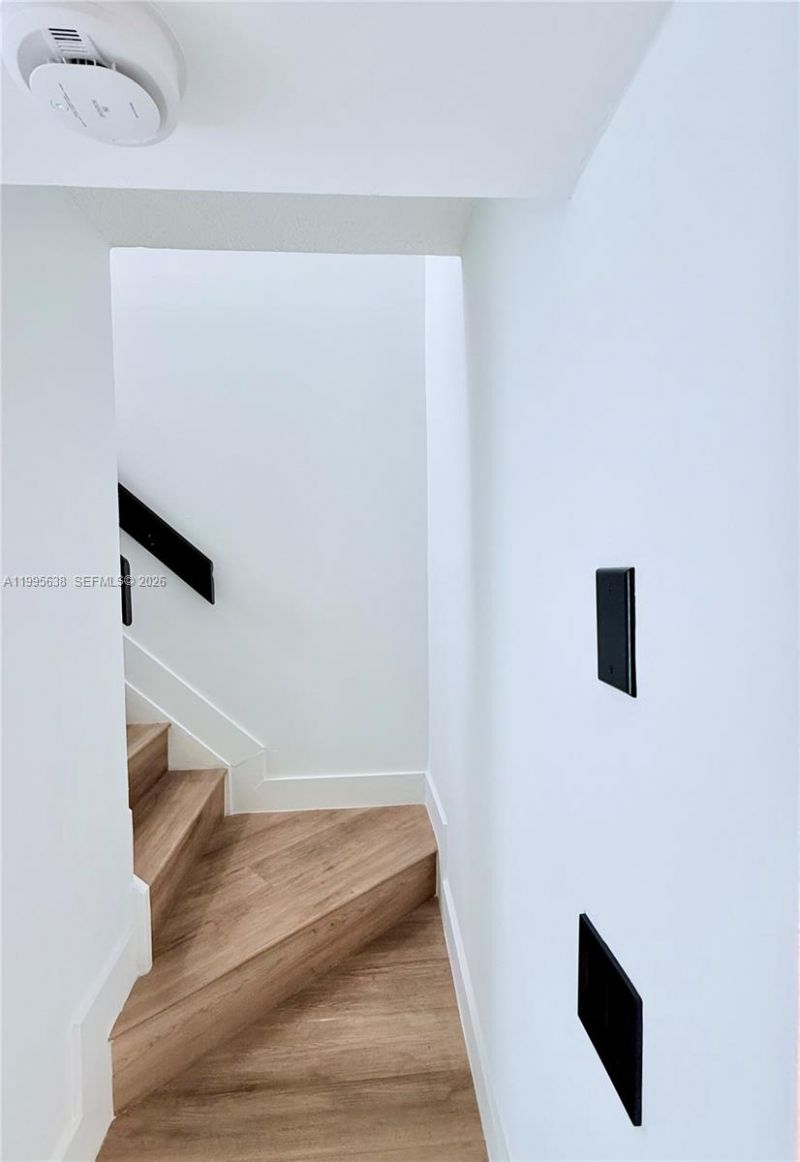 8660 NW 5th Ter, Unit 15-108, Miami, FL 33126 Photo