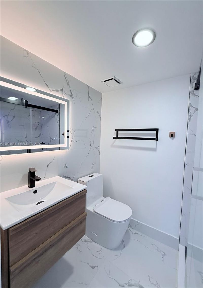 8660 NW 5th Ter, Unit 15-108, Miami, FL 33126 Photo