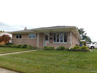 30324 Glenwood Circle, Warren, MI 48088