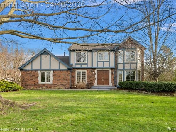 47269 S Chigwidden Drive, Northville, MI 48167