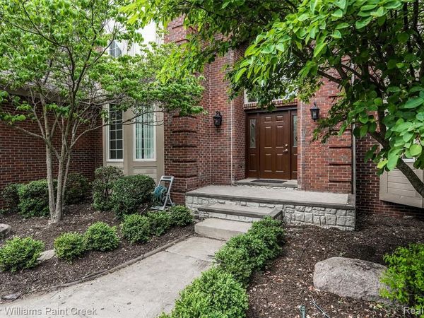 3122 Hedgewood Lane, Rochester Hills, MI 48309