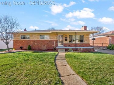 11368 Canterbury Drive, Warren, MI 48093