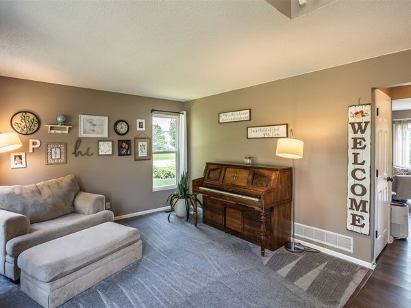 10 Marshall Drive , Waukee, IA 50263