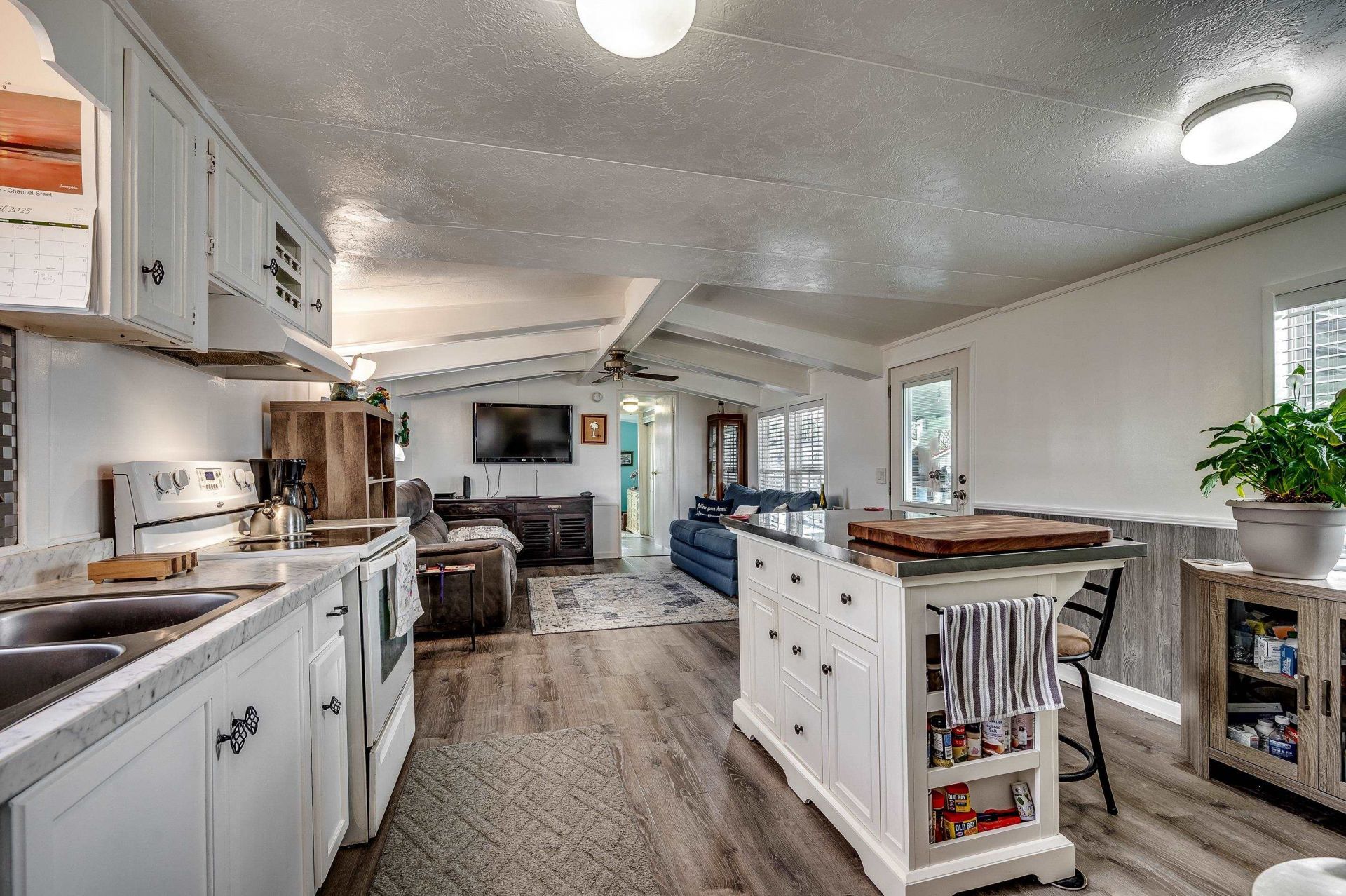 1505 Gardenia Ave.  Photo 8