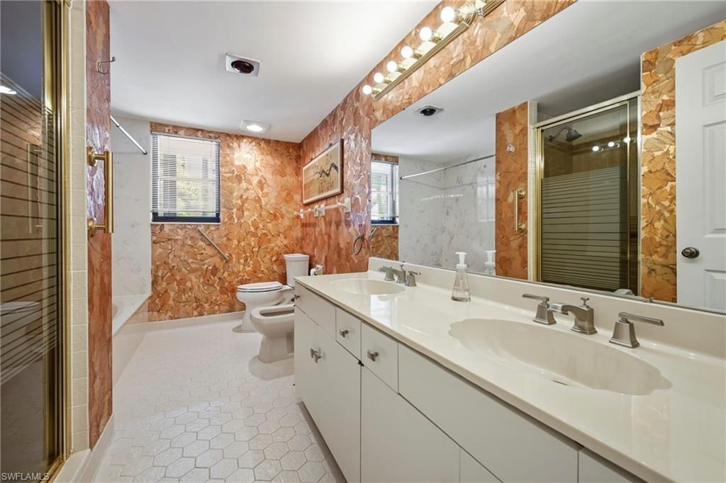 6075 Pelican Bay Blvd, Unit 201, Naples, FL 34108 Photo