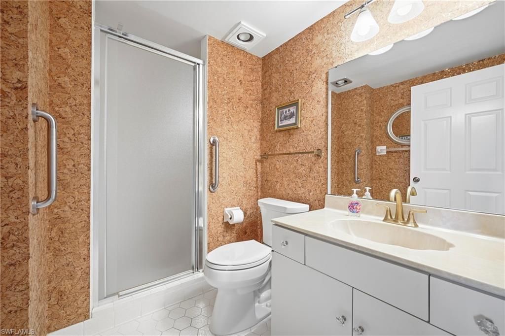 6075 Pelican Bay Blvd, Unit 201, Naples, FL 34108 Photo