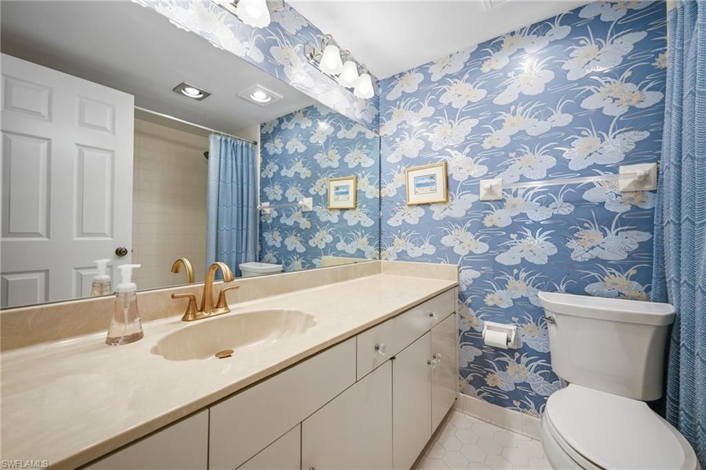 6075 Pelican Bay Blvd, Unit 201, Naples, FL 34108 Photo