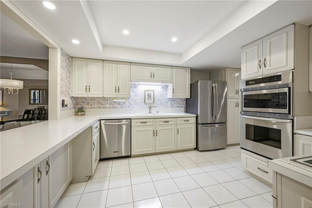 6075 Pelican Bay Blvd, Unit 201, Naples, FL 34108 Photo