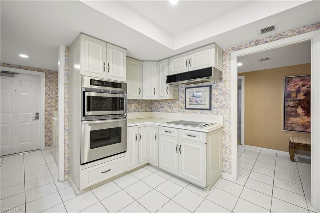 6075 Pelican Bay Blvd, Unit 201, Naples, FL 34108 Photo