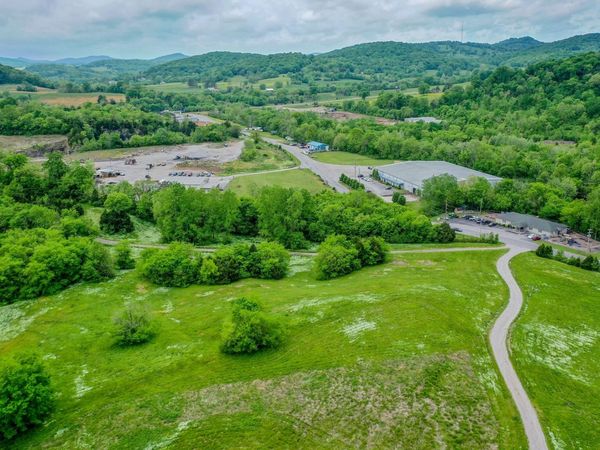 226 Jmz Dr , Gordonsville, TN 38563