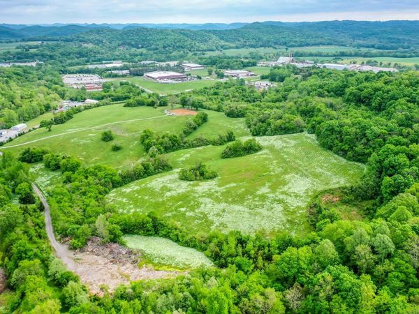 226 Jmz Dr , Gordonsville, TN 38563