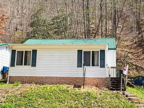 840 S Park Road, Charleston, WV 25304