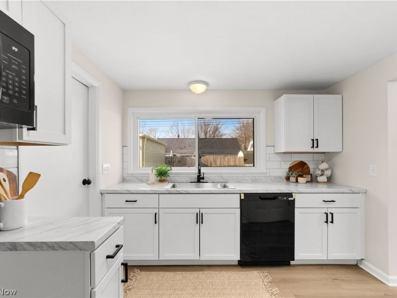 4895 Redwood Drive , Sheffield Lake, OH 44054 Photo 11