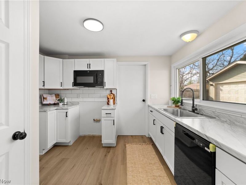 4895 Redwood Drive , Sheffield Lake, OH 44054 Photo 12